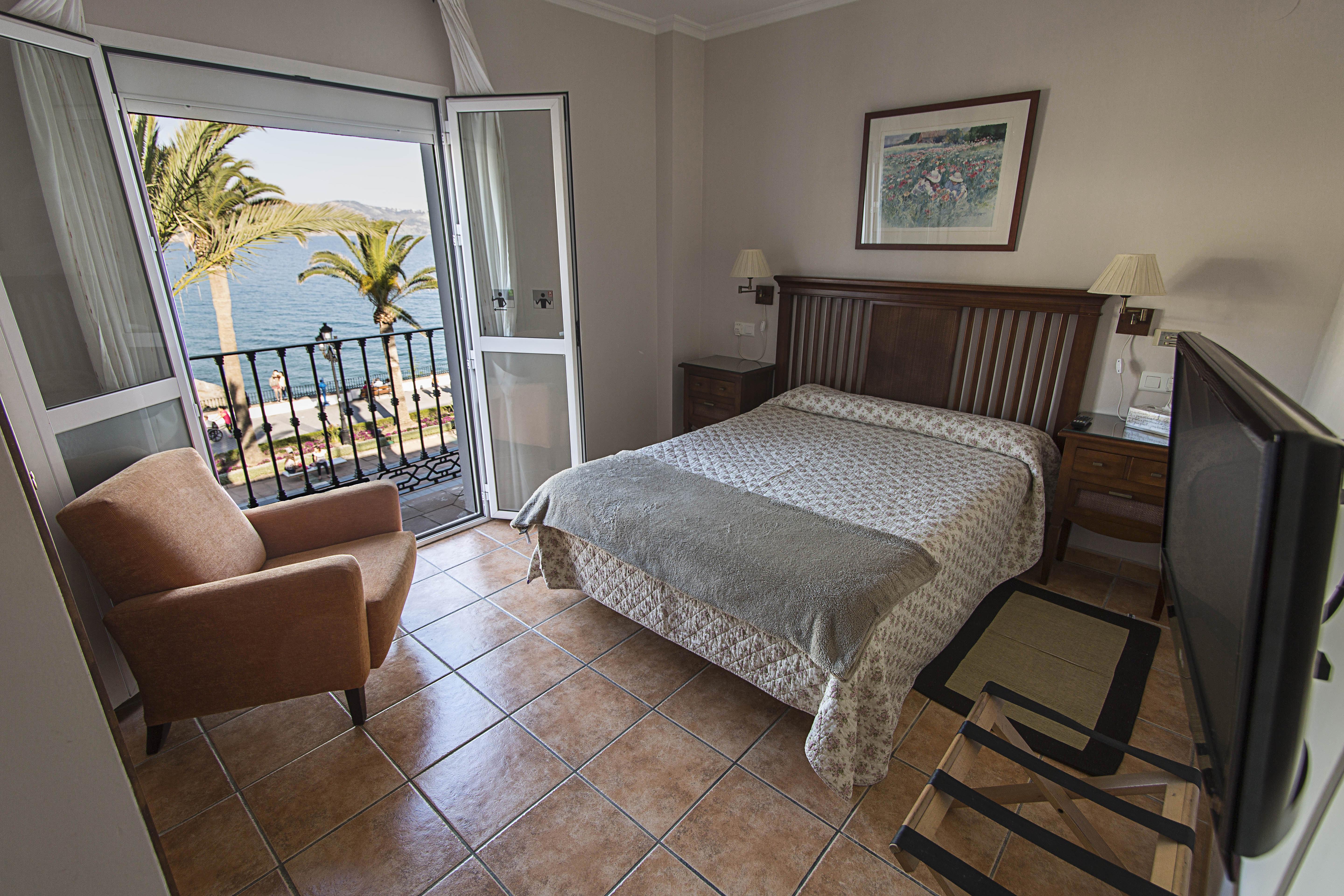 Hostal Marissal By Dorobe Nerja Ngoại thất bức ảnh